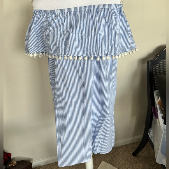 FOREVER 21, Pinstripe off the shoulder dress with poms - Picture 2 of 3